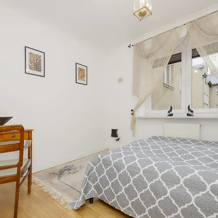 Vintage Apartment Sengera Cichego With 3 Bedrooms By Noclegi Renters Warsaw Exterior photo