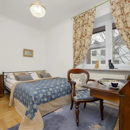 Vintage Apartment Sengera Cichego With 3 Bedrooms By Noclegi Renters Warsaw Exterior photo