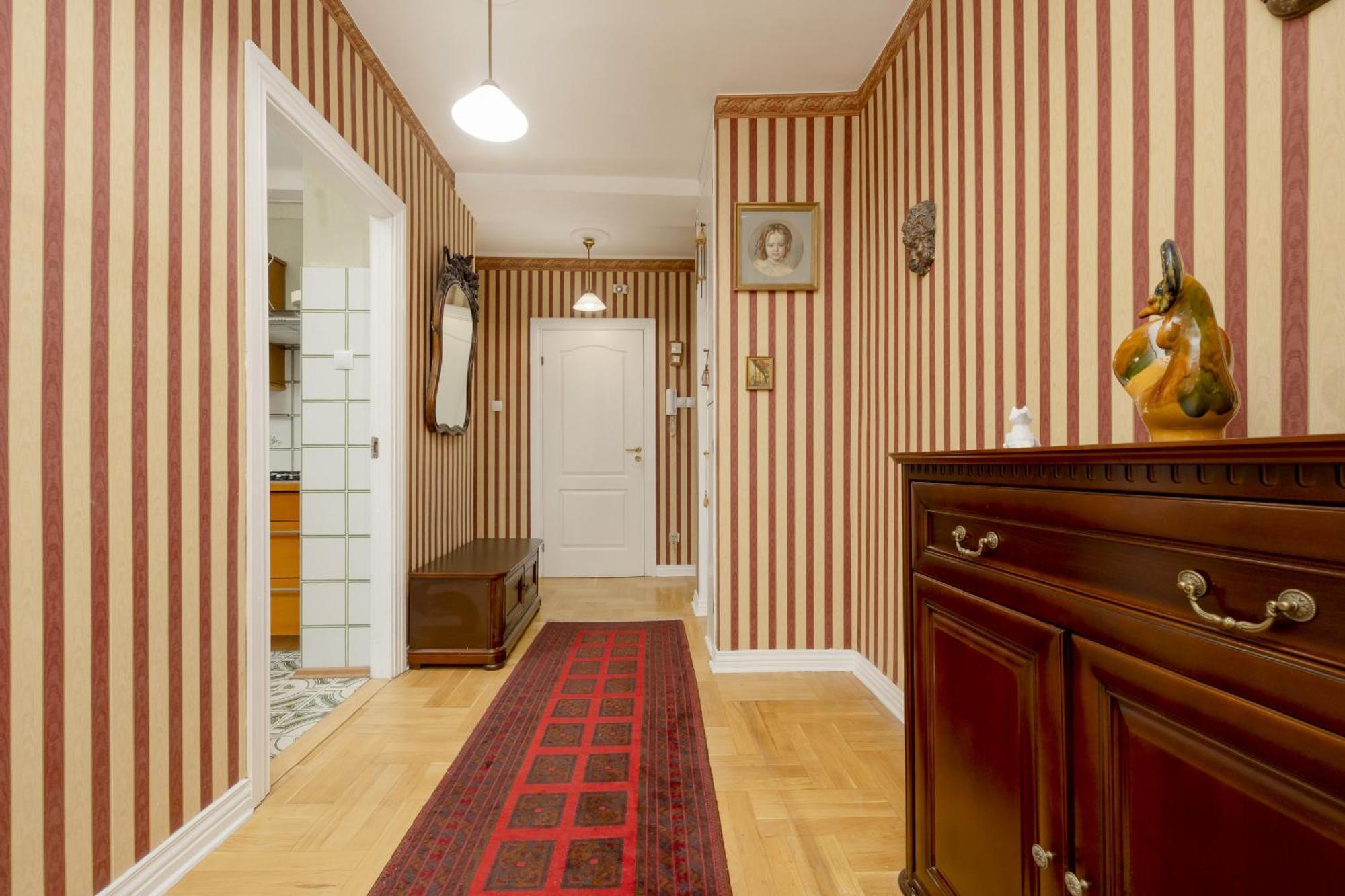 Vintage Sengera Cichego With 3 Bedrooms By Renters Apartment